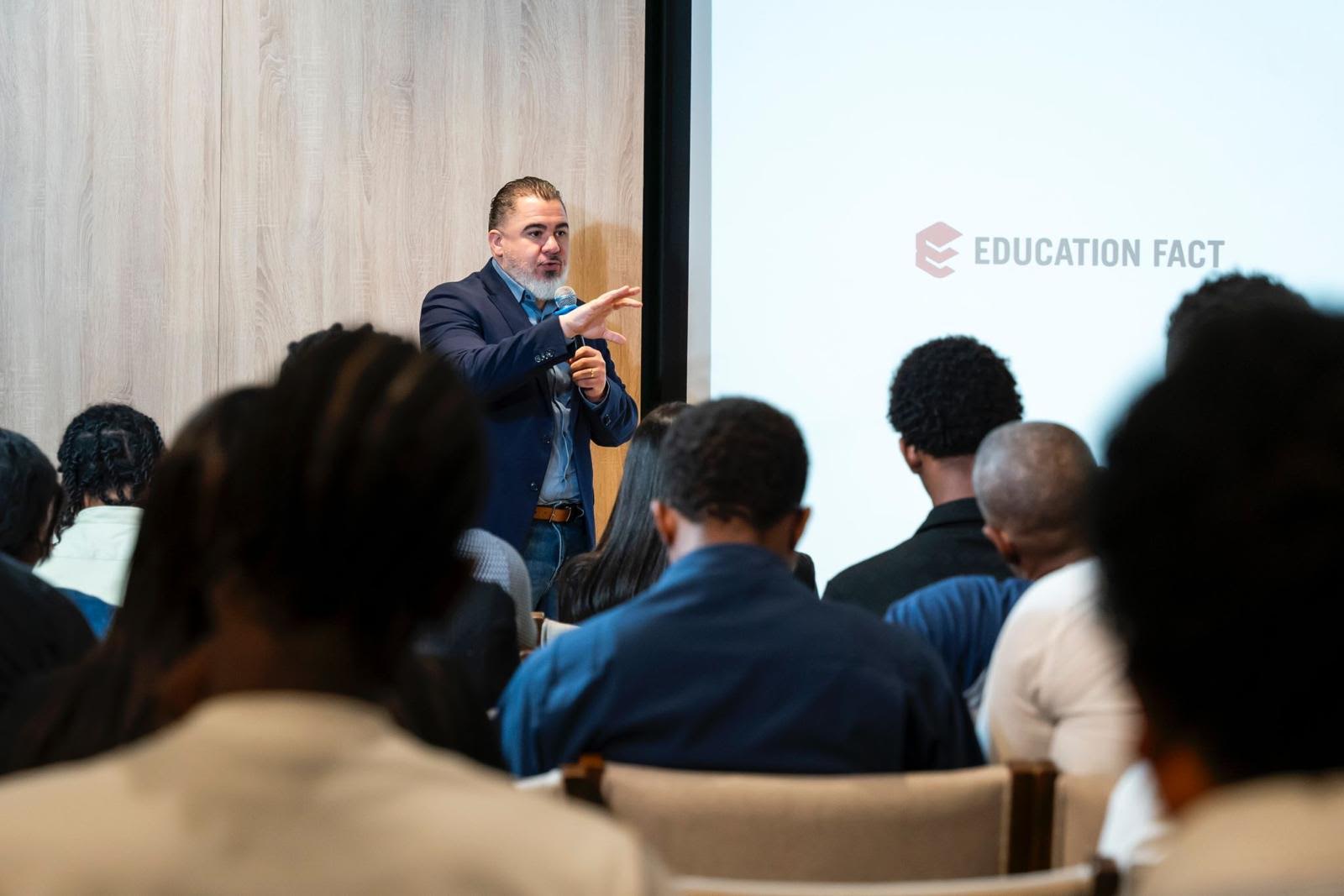 Conferencias Education Fact: Haciendo la educación culturalmente entendible en América Latina