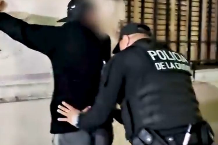 La medida de Macri para los que remueven basura de los contenedores