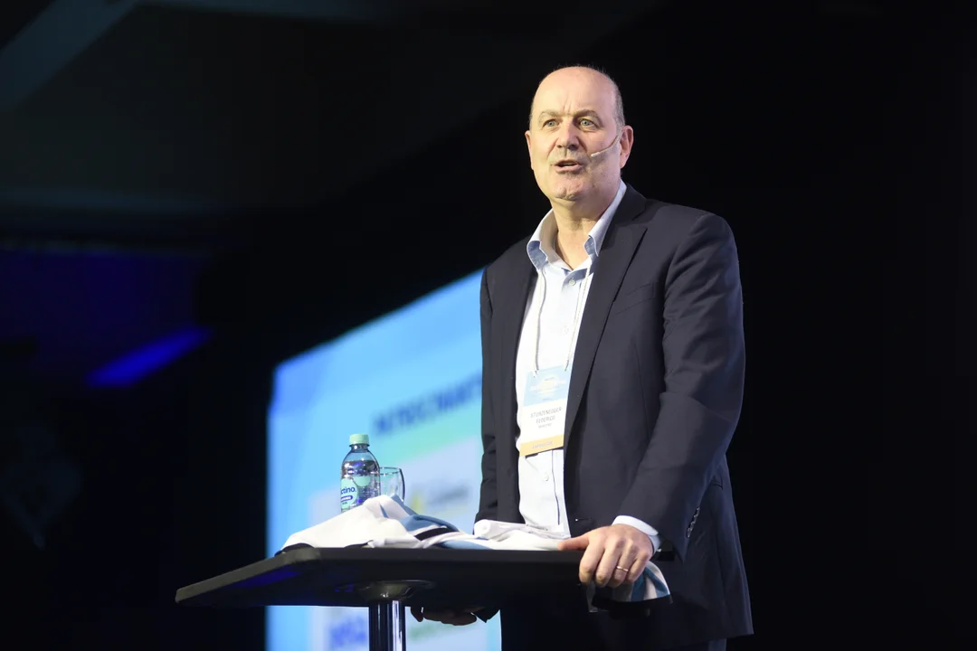 Sturzenegger elogió a los argentinos que vacacionan en el exterior: “Son héroes de la producción”