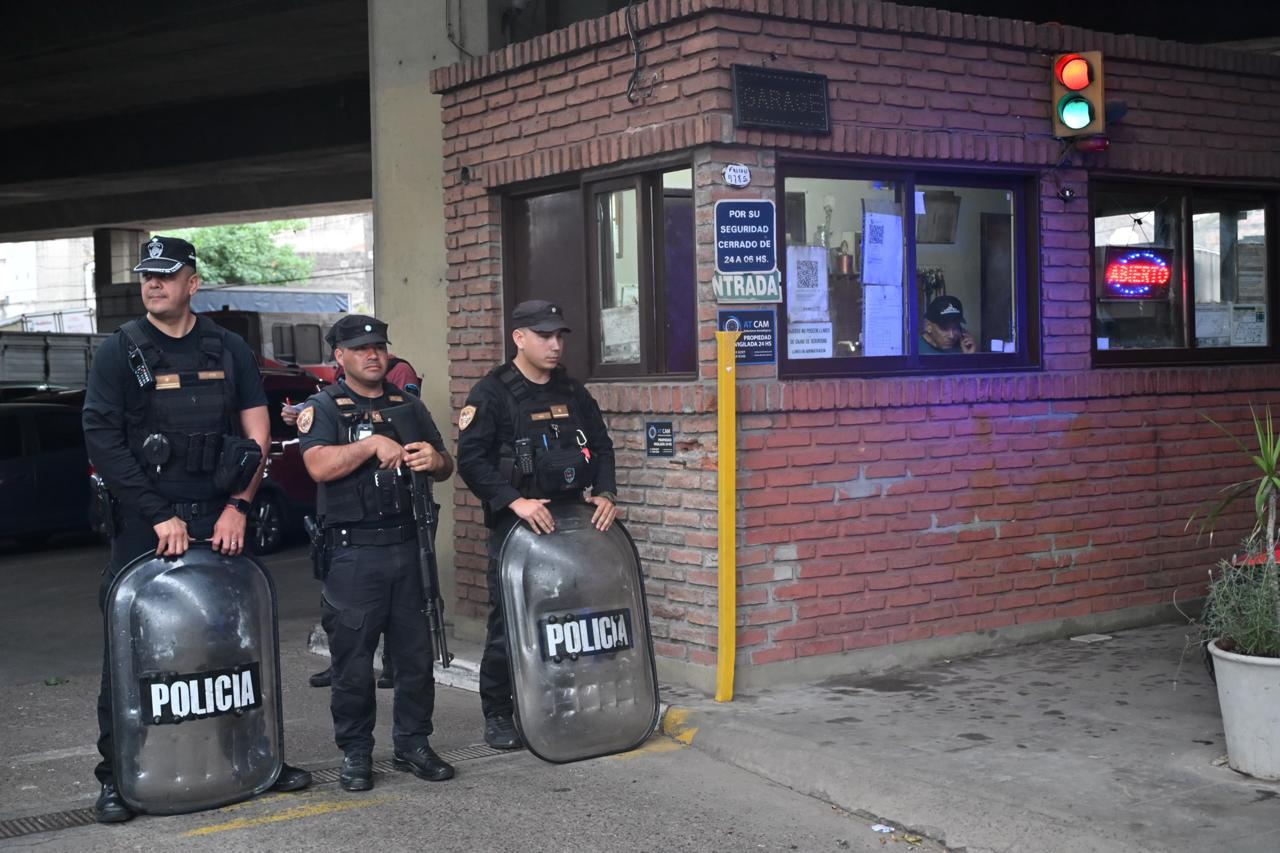 Gobierno porteño recuperó una casa usurpada en Villa Real y un estacionamiento