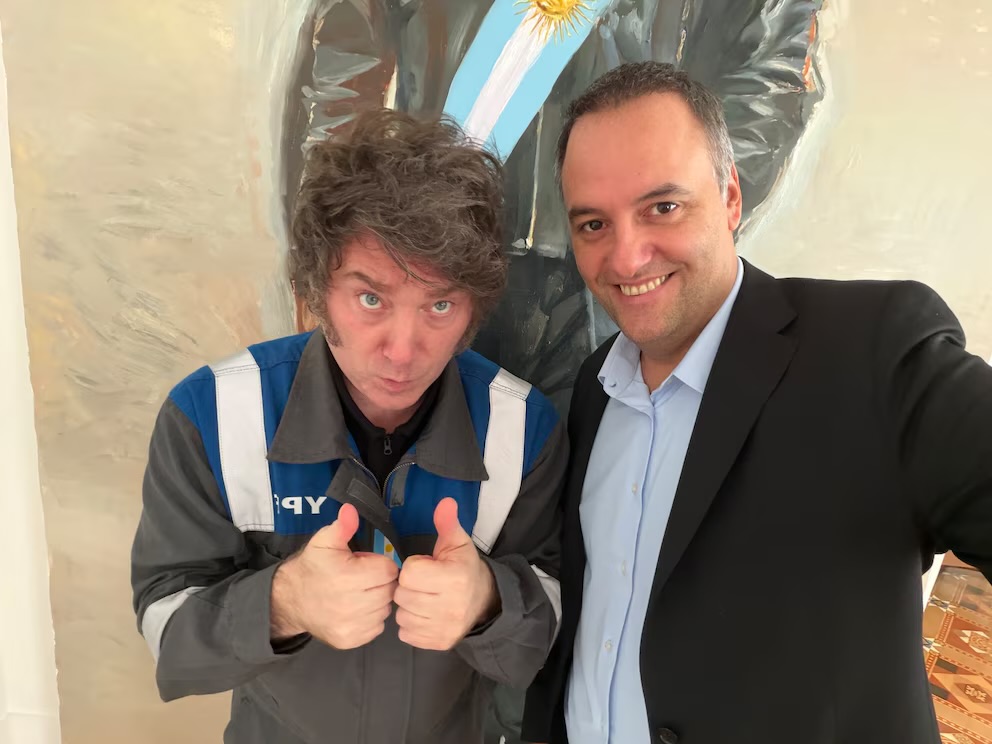 Adorni retoma las conferencias de prensa en medio de los escándalos