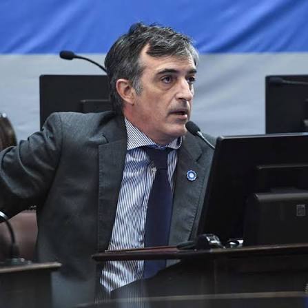 Esteban Bullrich renunció al PRO con críticas a Macri y a la “protección brindada a Manuel Adorni”